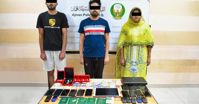 شرطة عجمان تطيح بتشكيل عصابي من ثلاثة أشخاص متهمين في بلاغات احتيال هاتفية تزيد قيمتها عن 2 مليون و800 ألف درهم